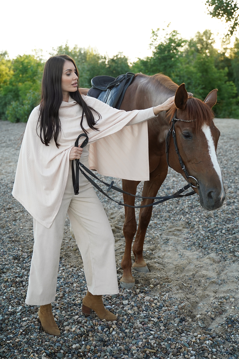 Пончо Арина (молочное) Б11008 LT Collection