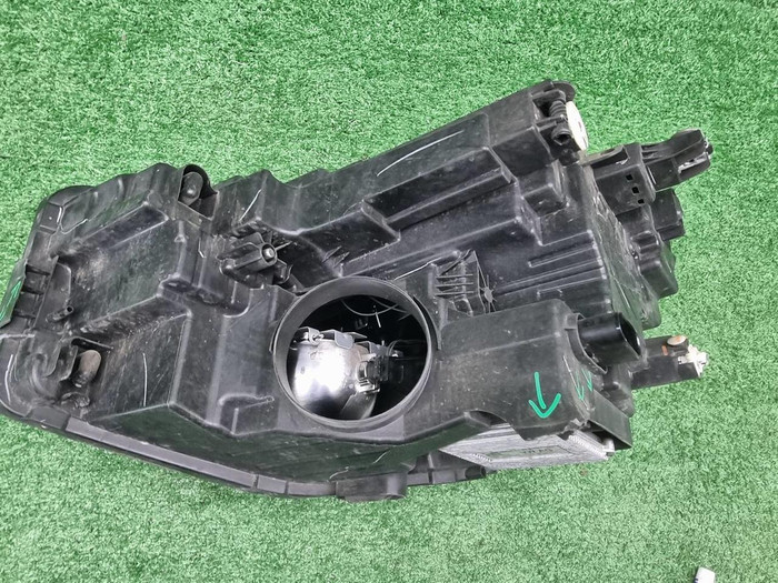 Фара правая VW Teramont (2021-н.в.) LED