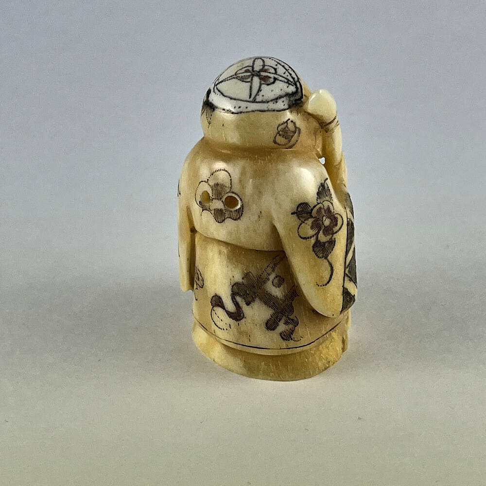 Статуэтка нэцкэ Ребенок с посохом и карпом