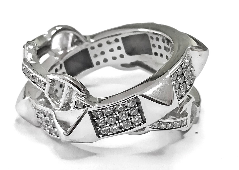 Ювелирное кольцо из серебра 925 пробы с фианитами