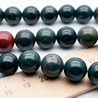 Гелиотроп бусины, диаметр около 12-12,2 мм, цена за 8 шт (1/4 нити)