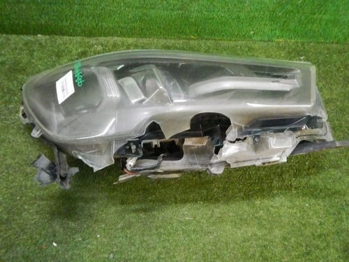 Битая Фара правая Toyota Hilux 8 (2020-н.в.) LED