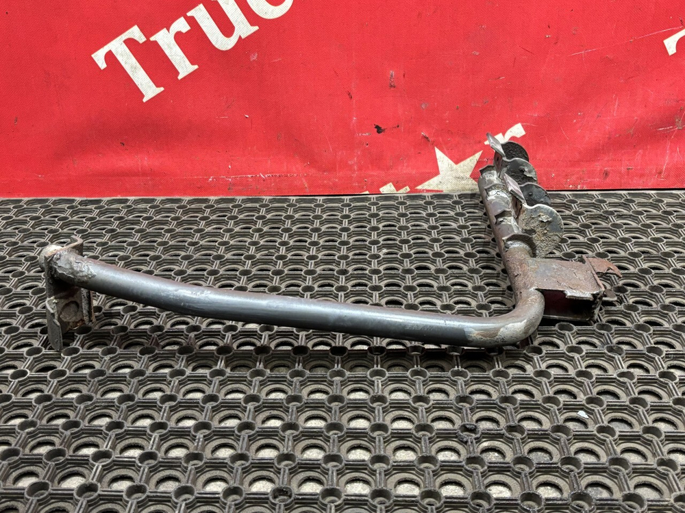 Кронштейн спойлера шасси правый