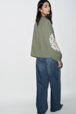 ZARA БЛУЗА С КОНТРАСТНОЙ ВЫШИВКОЙ, СВЕТЛЫЙ ХАКИ