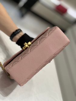 Chanel Carry Me 22 cm