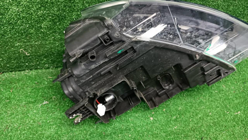 Фара правая Audi Q3 1 8U (2011-2014) ксенон