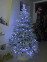 Заснеженная елка с гирляндой «Камчатская» холодный свет (Литая+пвх) 270 см / 2.7 м