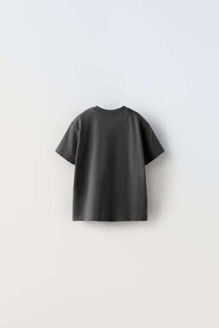 ZARA ОДНОТОННАЯ ФУТБОЛКА С КАРМАНОМ, ЧЕРНЫЙ
