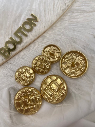 Пуговицы Скиапар. матовое золото с квадратным рельефом