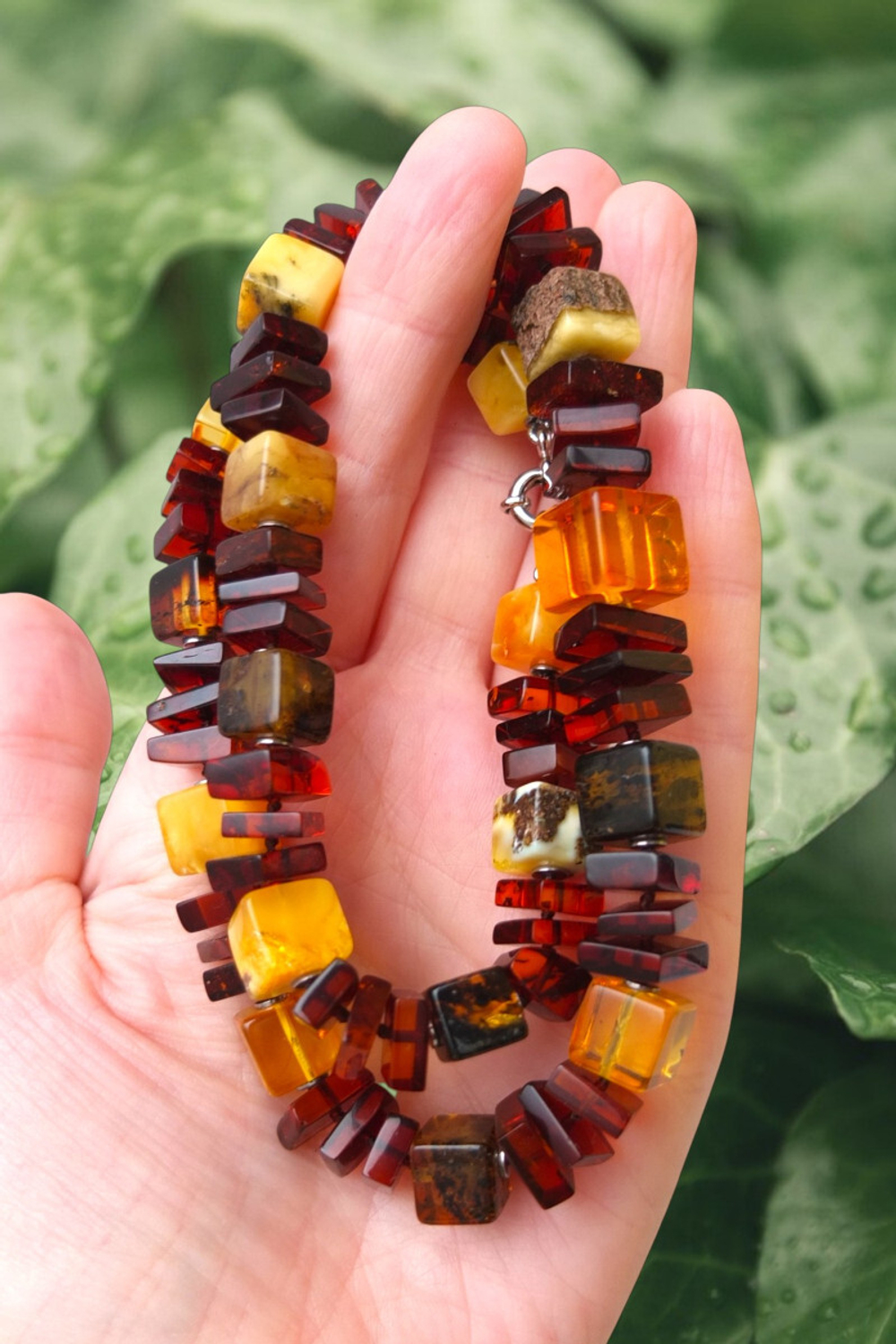 Бусы из янтаря кубики