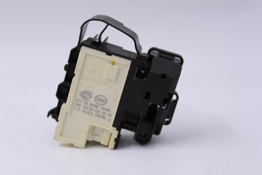 Устройство блокировки люка стиральной машины 1045170