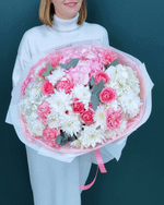 Букет из гортензии,хризантемы,диантусов и кустовой розы(00475)