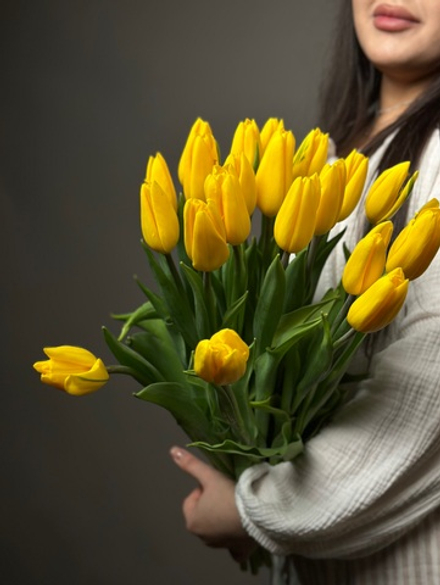 Букет жёлтых тюльпанов "Стронг Голд"