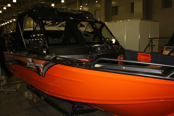 Катер Berkut M TwinConsole