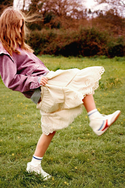 ZARA ДЛИННАЯ ЮБКА С ВЫШИВКОЙ ШИТЬЕ, ЦВЕТ СЛИВОЧНОГО МАСЛА