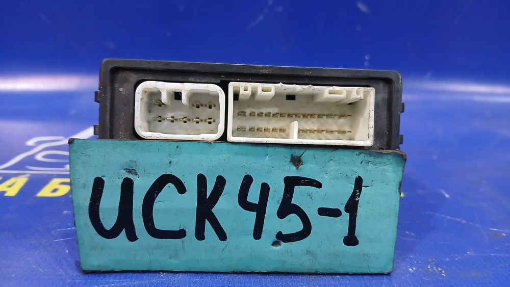 Блок управления TOYOTA SEQUOIA 2001