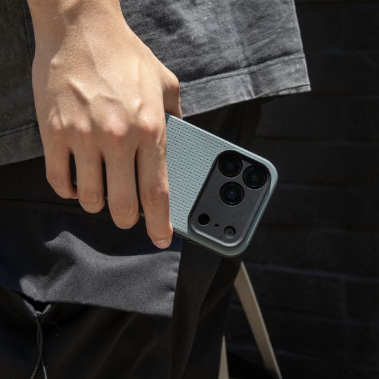 Чехол Native Union Active Case MagSafe для iPhone 17 Pro Max, сланцево-зеленый