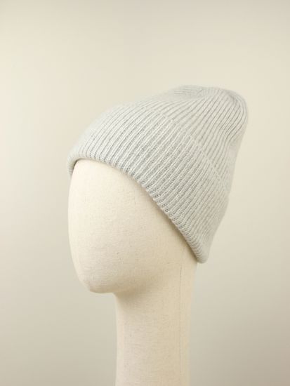 Шапка вязаная "Прогулка с корги", 100% шерсть ягнёнка, цвет серебро.