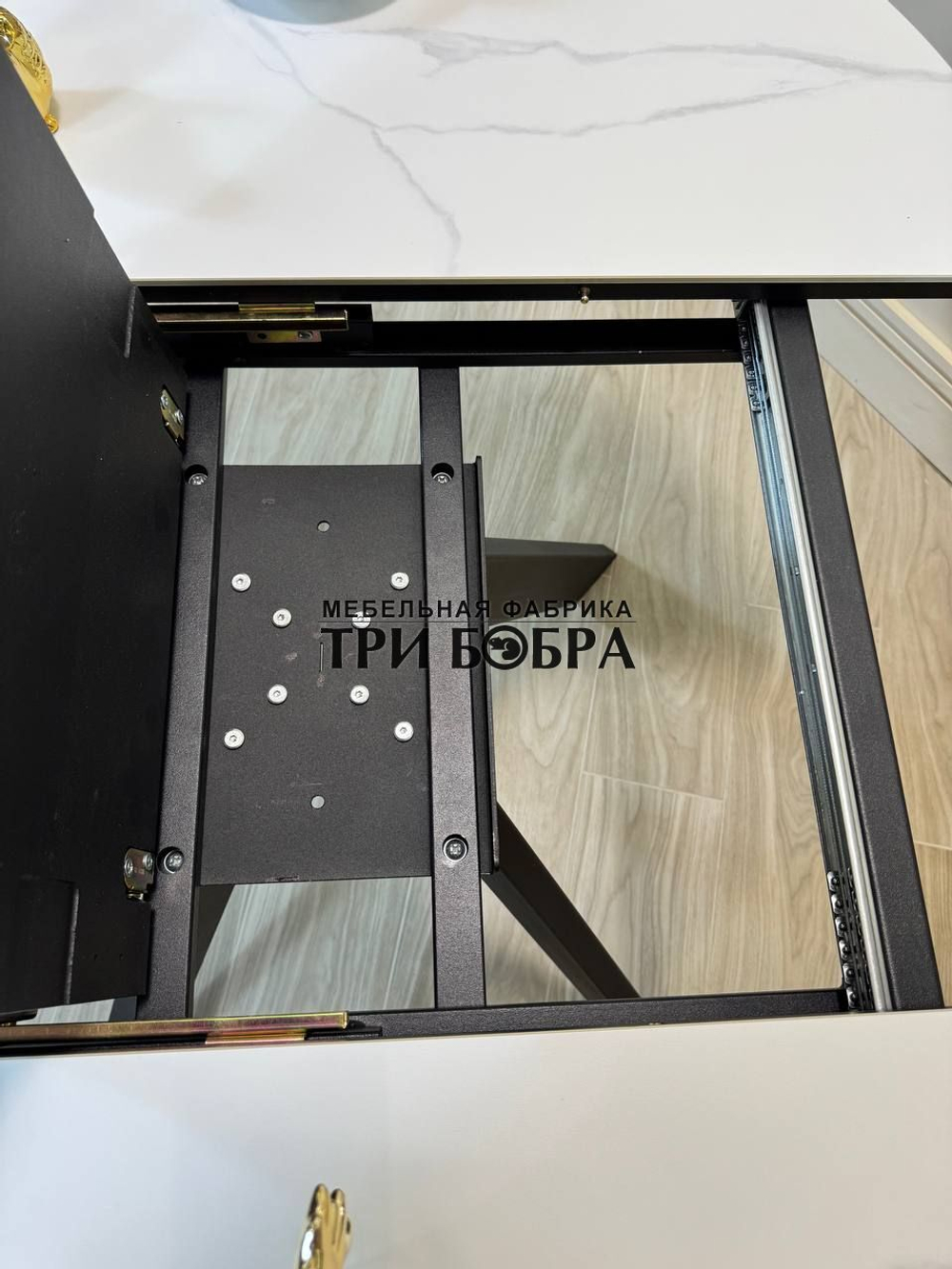 Круглый стол "Бонжур", керамогранит, белый мрамор