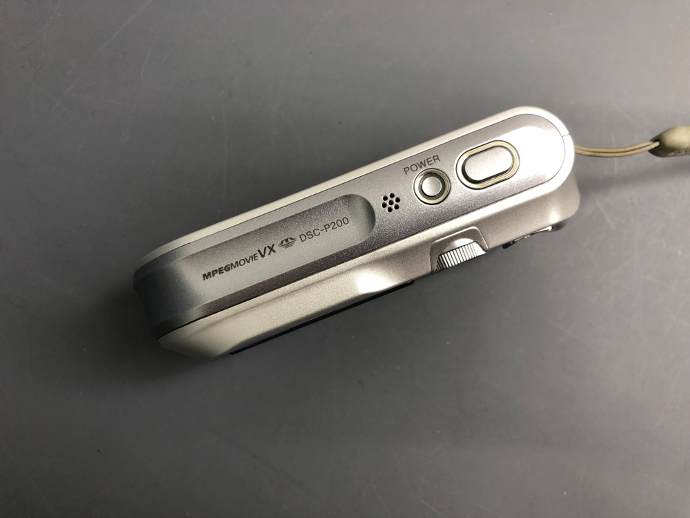 Sony Cyber-shot DSC-P200