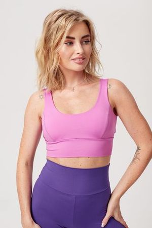 Топ с кольцами на спине