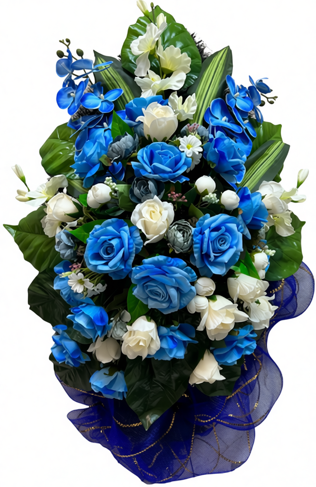 Венок на похороны из искусственных синих и белых роз, орхидей и зелени с синей сеткой 140 см