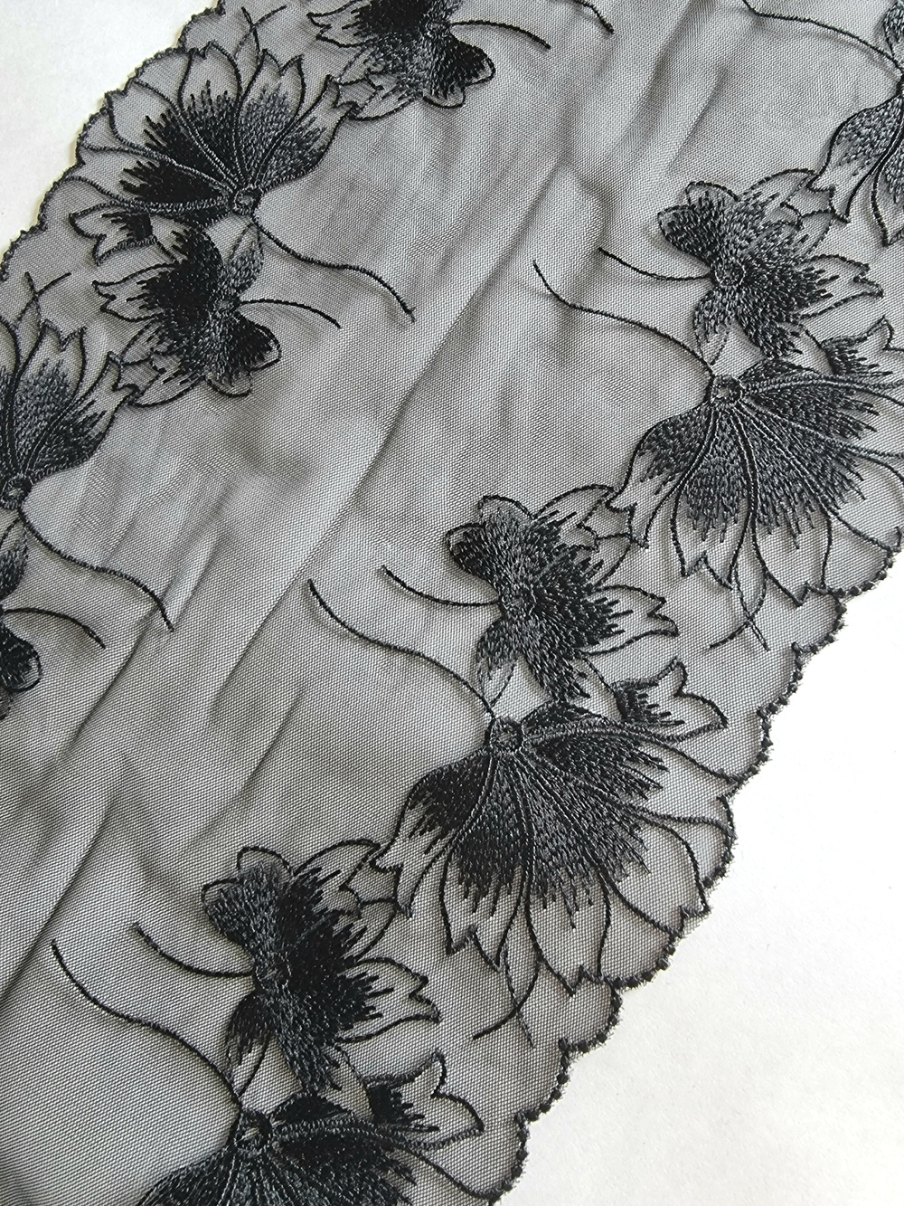 Вышивка на сетке чёрная К206