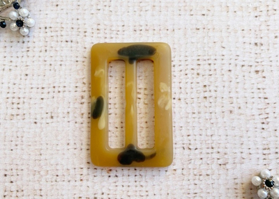 Пряжка, ш. 3,7 см.