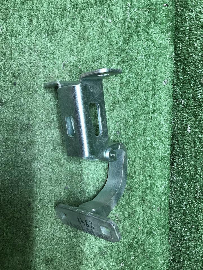 Петля двери багажника верхняя Lada Largus (12-нв)