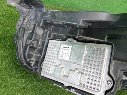 Фара правая Volvo XC90 2 (2014-2019) Full LED (В пленке)