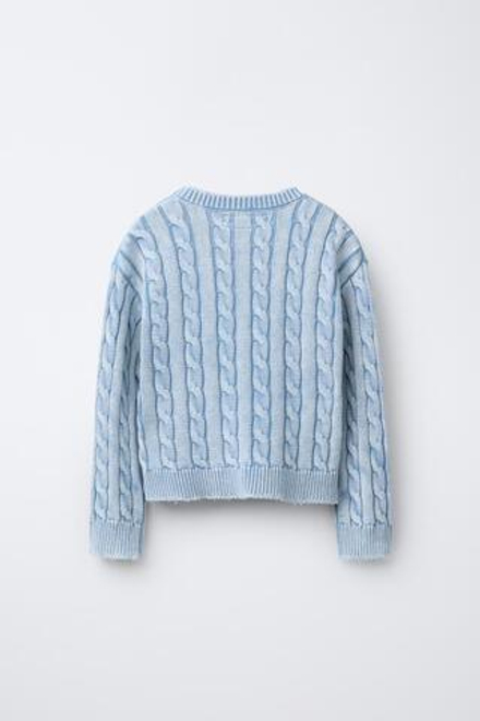 ZARA СВИТЕР С УЗОРОМ «КОСЫ» И ЭФФЕКТОМ ПОТЕРТОСТИ, БЕЛЫЙ/НЕБЕСНО-ГОЛУБОЙ