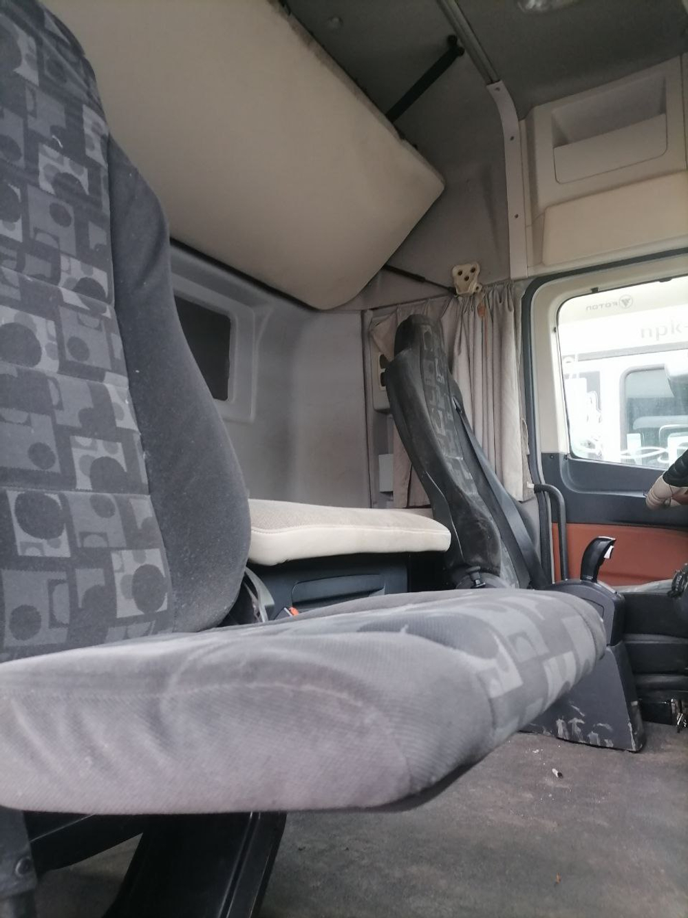 Foton AUMAN 4x2 Седельный тягач BJ4189SLFKA (Дизельный, 11,8 л, 470 л.с. АТ)