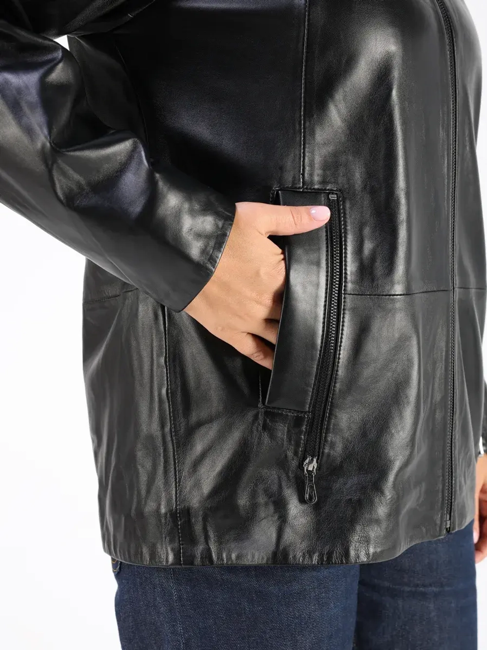 Кожаная куртка демисезонная с капюшоном