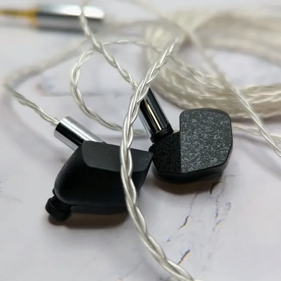 Final Audio A5000 Black