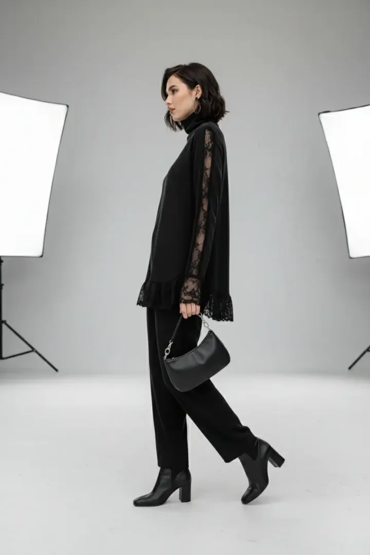 Женская водолазка с кружевом «GYTR»