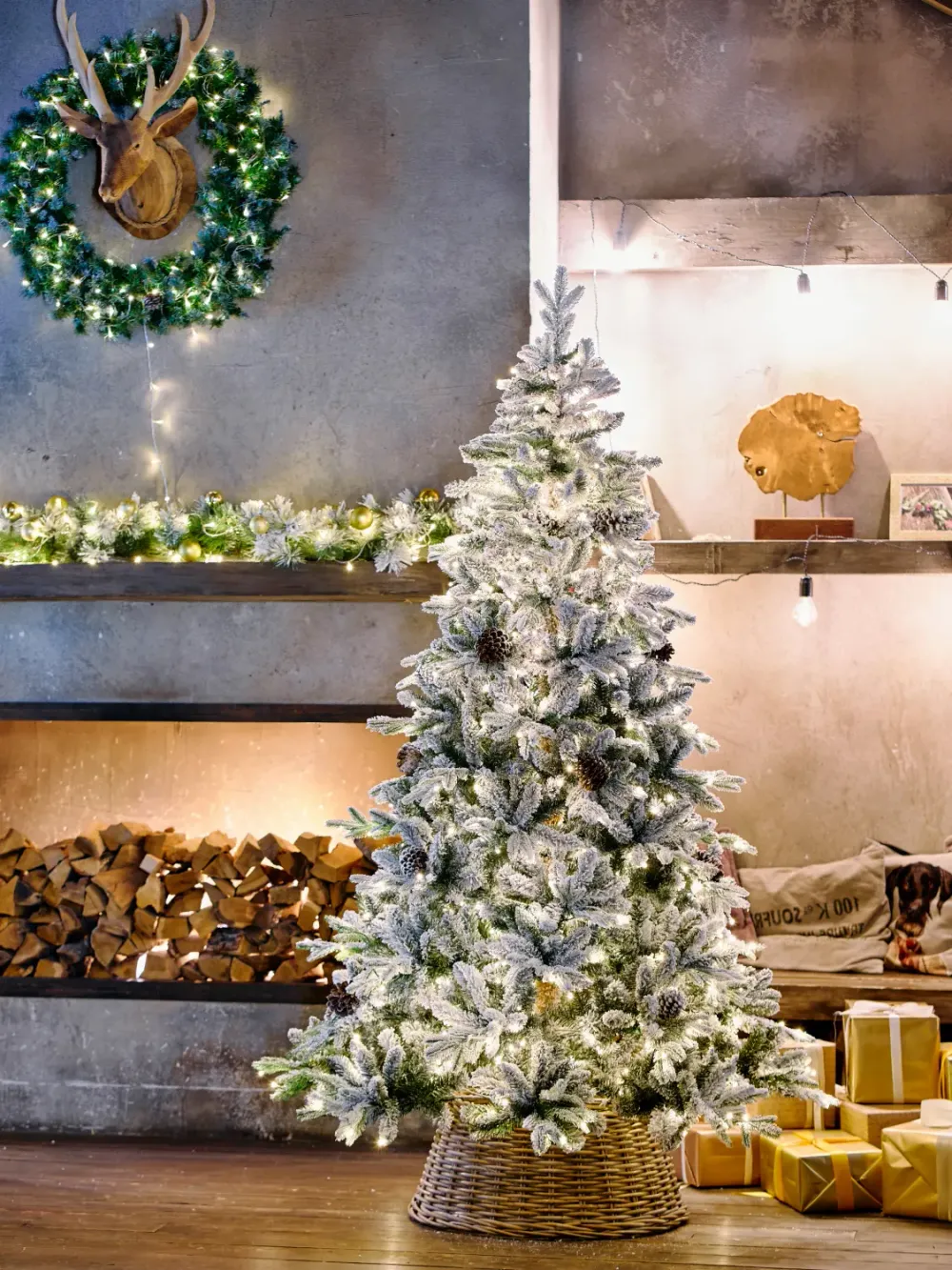 Заснеженная елка с гирляндой встроенной «Saint Paul» (Литая+пвх) 240 см / 2,4 м