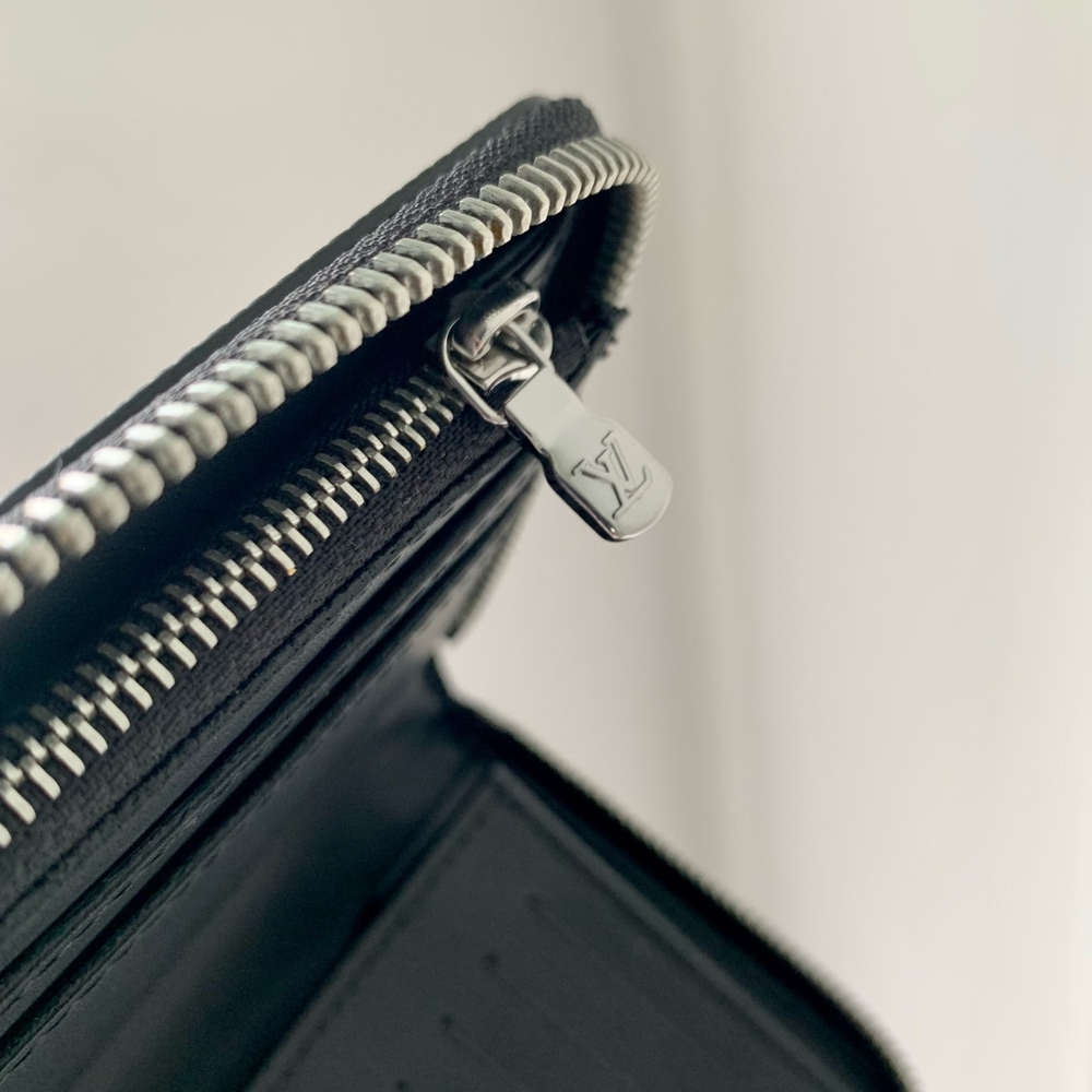 Louis Vuitton Zippy Vertical Wallet