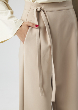 BUTTON-FRONT TROUSERS | М | BEIGE