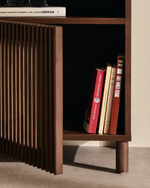 Прикроватная тумбочка Beyla из ясеня с отделкой под орех