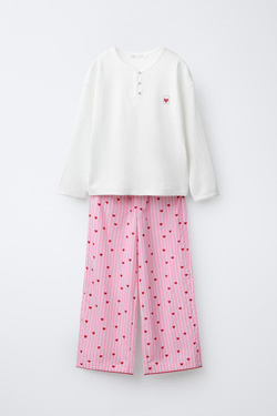 ZARA КОМБИНИРОВАННАЯ ПИЖАМА В ПОЛОСКУ С СЕРДЦАМИ, ЭКРЮ