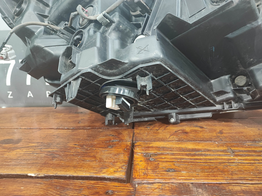 Фара левая LED Toyota Land Cruiser Prado 150 17-24 Б/У Оригинал 8118560N20