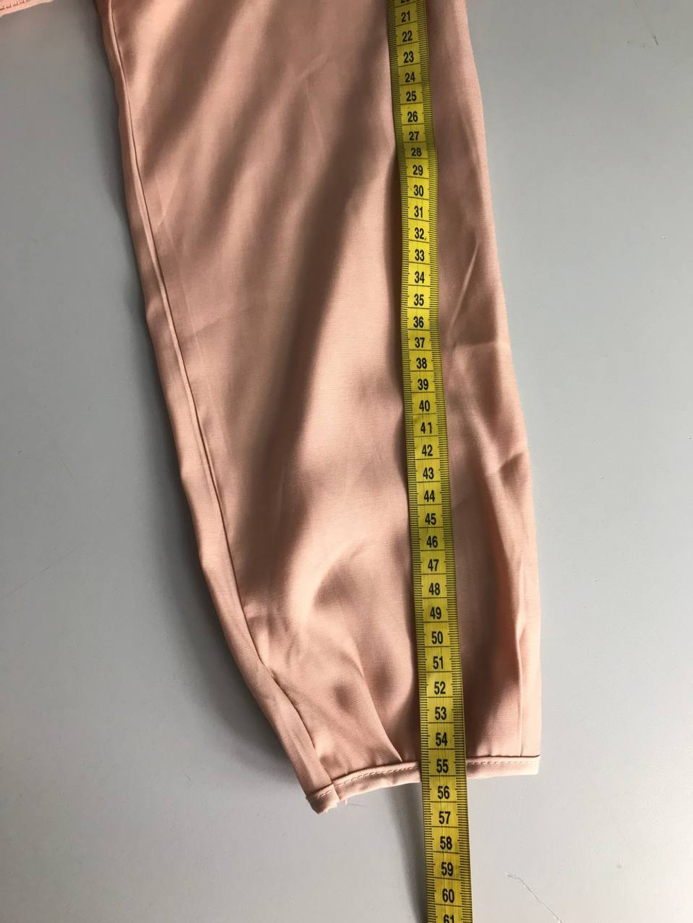 Платье нежного оттенка, визуально на 44 размер