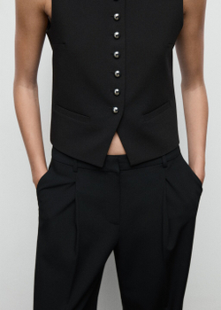 Брюки с широкими штанинами и защипами