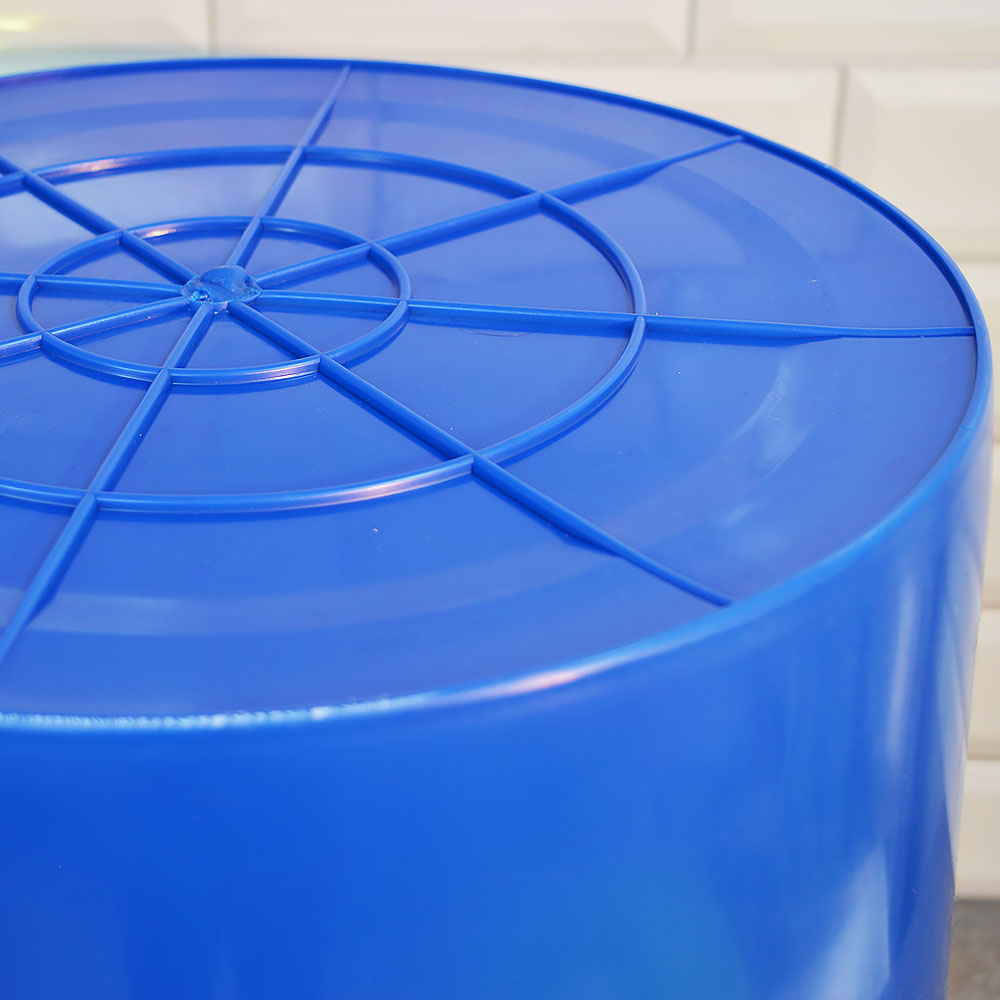 Бак 45л пищевой цветной с крышкой