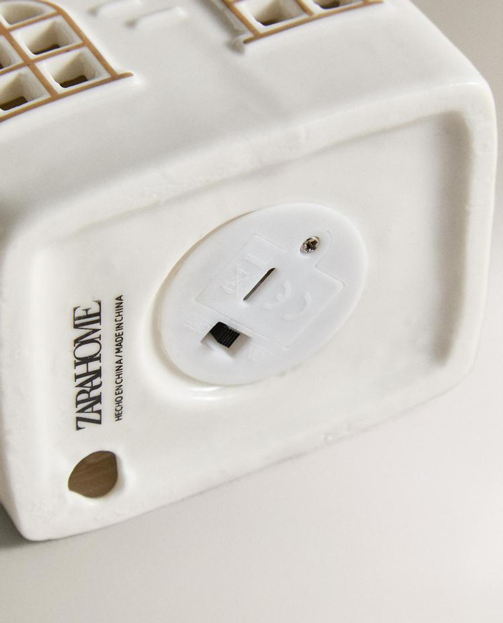 ZARA HOME НОВОГОДНЕЕ УКРАШЕНИЕ ИЗ КЕРАМИКИ «ДОМИК, ЗОЛОТОЙ