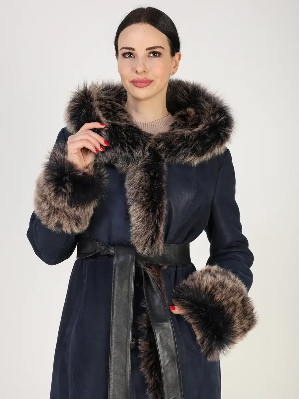 Дубленка зимняя натуральная с капюшоном длинная и теплая