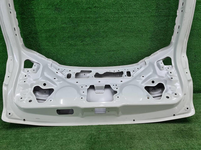 Крышка багажника Toyota C-HR (2016-2023)