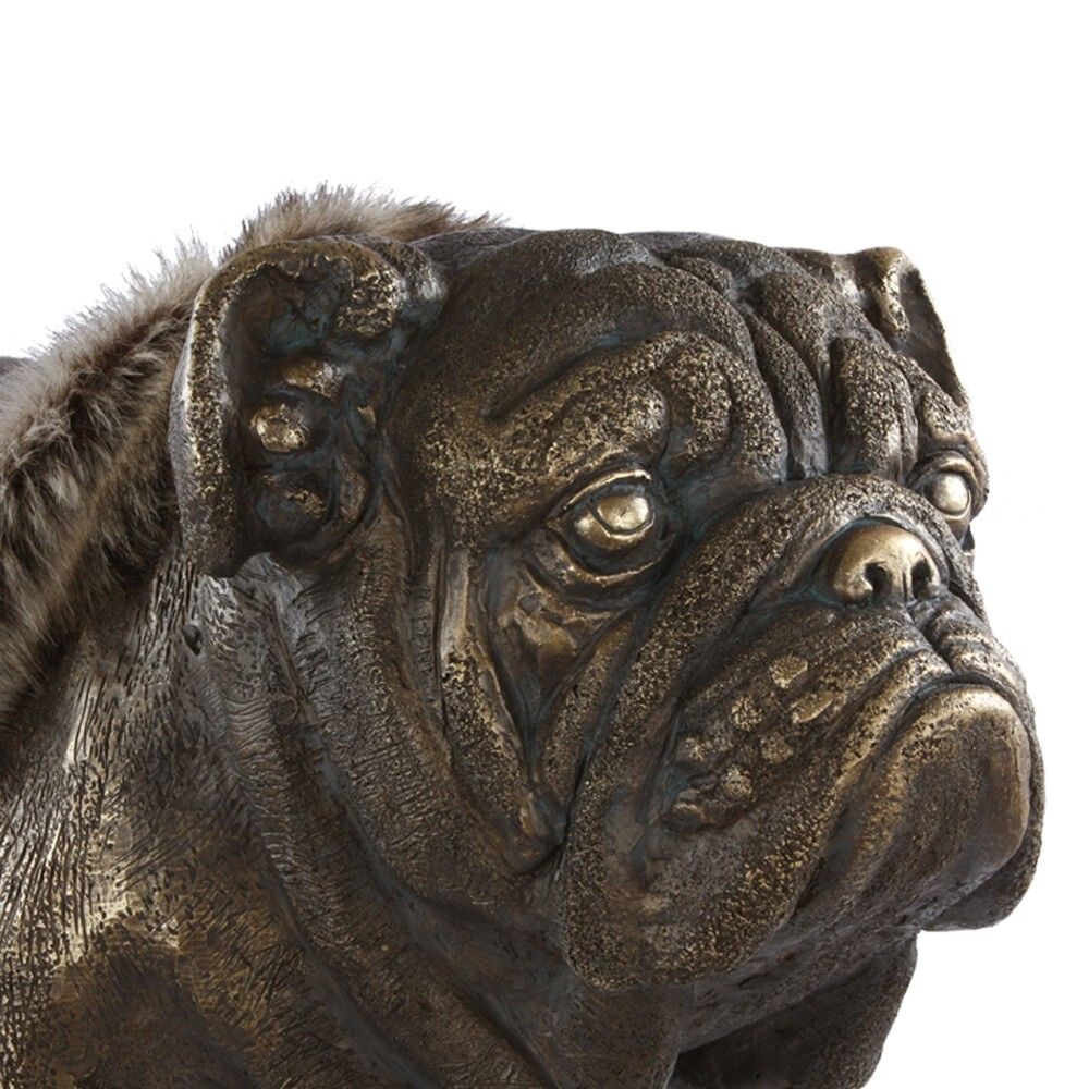 Садовая скульптура Сэр Винстон с накидкой