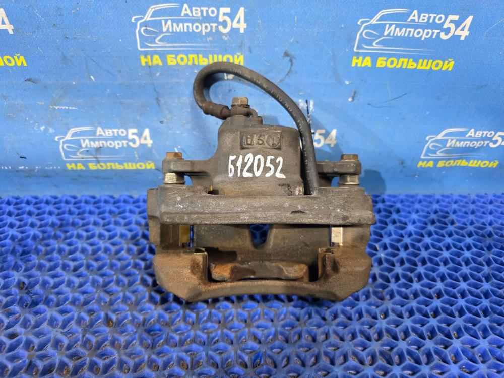 Суппорт тормозной передний правый TOYOTA PROGRES 1998-2007