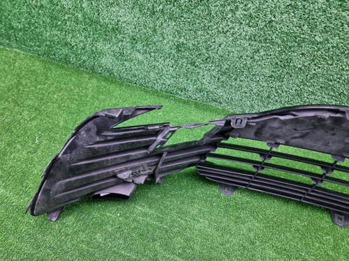 Решетка переднего бампера Toyota Camry xv70 20-нв